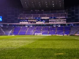 La polémica del Estadio Cuauhtémoc y su césped millonario que “no es de primera división”
