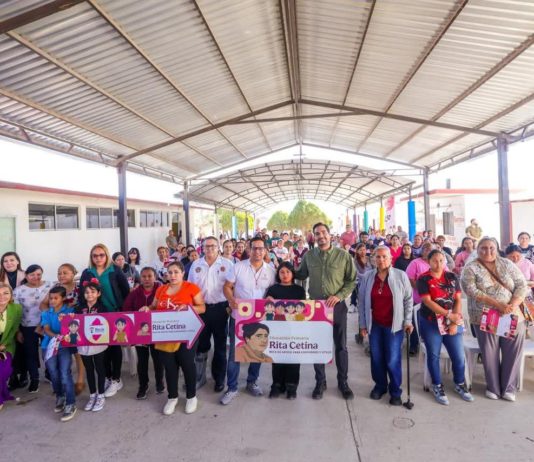 Entregó Carlos Peña Ortiz Becas Rita Cetina para estudiantes de primaria