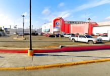 Arrestan a dos mujeres por intentar sacar mercancía sin pagar de comercio