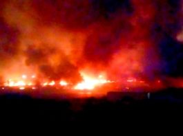 Bomberos acuden a sofocar incendio de pastizal