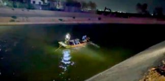 Hallan dos cadáveres en una unidad en un canal de aguas negras