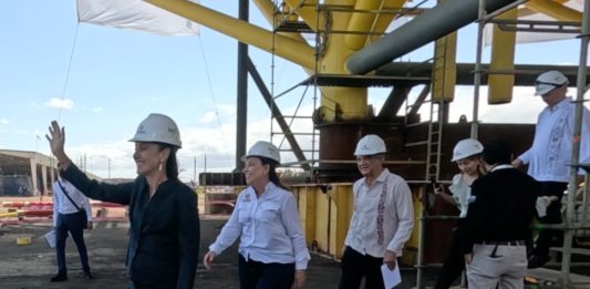 Recorrió Claudia Sheinbaum una de las 4 plataformas marinas que se construyen en patios industriales