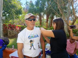 Coloca personal del ISSSTE un módulo de vacunación en la Plaza de Armas de Tampico