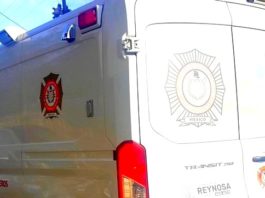 Unidad médica auxilia a motociclista lesionado tras sufrir accidente