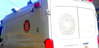 Unidad médica auxilia a motociclista lesionado tras sufrir accidente