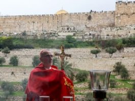 Israel prohíbe al patriarca de Jerusalén celebrar misa de Ramos en el Santo Sepulcro, lo que no ocurría desde hace siglos