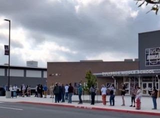 ¡Alerta en Texas! Alumno balea a profesora en secundaria y genera movilización