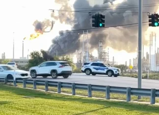Se registra una explosión en refinería de Texas