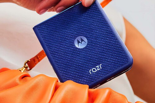 Motorola trae a México su nuevo celular plegable premium. Su diseño es de tela, tiene mejores cámaras y es más barato que el año pasado