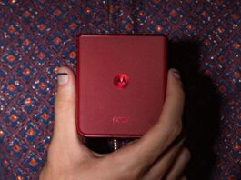 Bonito celular con dos pantallas a 165 Hz y procesador premium. Tiene 1 TB de memoria