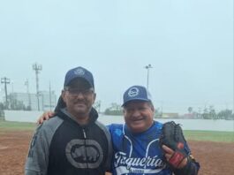 ¡FELIZ Y SATISFECHO POR SER CAMPEON PITCHER DON CARLOS MONTEJO!