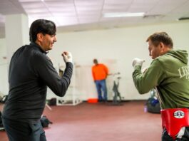 Carlos Peña Ortiz se puso lo guantes con el campeón mundial Julio César Chávez