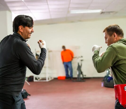 Carlos Peña Ortiz se puso lo guantes con el campeón mundial Julio César Chávez
