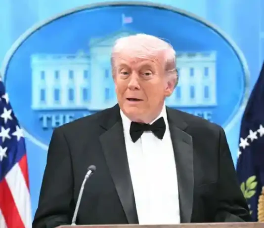 Trump dice que “tiroteo” no lo disuadirá de guerra con Irán