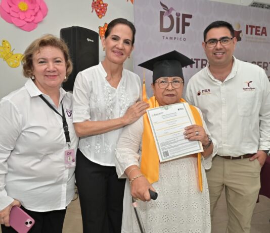 Con voluntad no hay límites: Se graduan 11 adultos mayores de la Estancia “Frente Democrático” del DIF Tampico