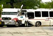 Accidente vial deja daños al parecer por una “correteada” contra delincuentes