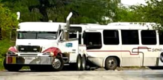 Accidente vial deja daños al parecer por una “correteada” contra delincuentes