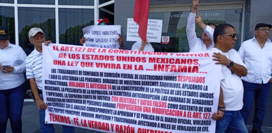 De nueva cuenta protestan jubilados de CFE por recorte a su pensión y a los de PEMEX