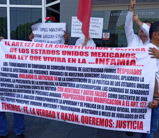 De nueva cuenta protestan jubilados de CFE por recorte a su pensión y a los de PEMEX
