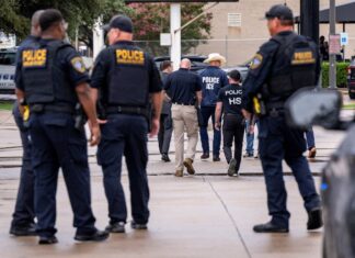 La policía de Texas podrá detener a sospechosos de cruzar la frontera ilegalmente hac