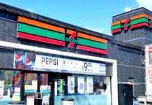 Ratero logra darse a la fuga con el dinero tras amagar a empleados de tienda