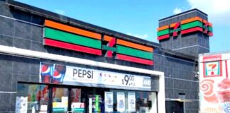 Ratero logra darse a la fuga con el dinero tras amagar a empleados de tienda
