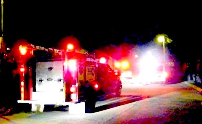 Se quema unidad y residentes dan aviso a los bomberos dejo daños materiales