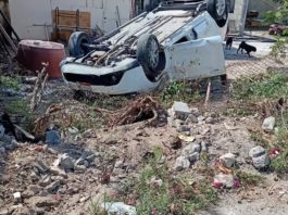 Vuelca unidad en apartada colonia popular