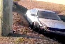 Vuelca unidad en apartado libramiento dejando daños materiales