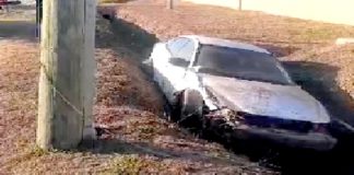 Vuelca unidad en apartado libramiento dejando daños materiales