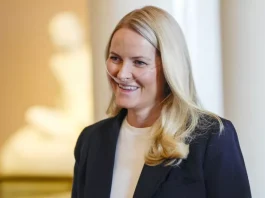 Buscar Search Espectáculos Círculos Realeza Política Moda Belleza Estilo de vida Viajes y gourmet Cultura MexBest Expansión Quien quiencom quiencom Revista Digital Realeza Mette-Marit de Noruega reaparece con visibles problemas de salud en medio del escándalo familiar