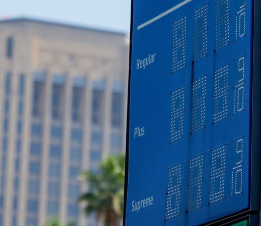 Petróleo de Texas se dispara tras nuevas amenazas de Trump