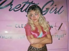 Sabrina Carpenter lleva a Coachella a un viaje nostálgico por Hollywood con su show ‘Sabrinawood’