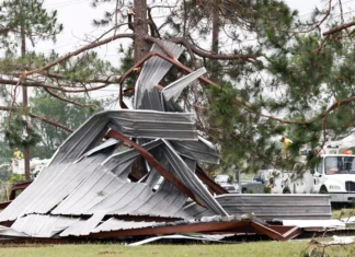 Tornado en el norte de Texas deja dos muertos y 20 familias desplazadas