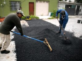 Continúan mejorando vialidades con acciones permanentes de bacheo en Matamoros