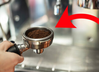 Si tienes café usado, no lo tires, hay un tesoro en casa: nueve formas de aprovecharlo