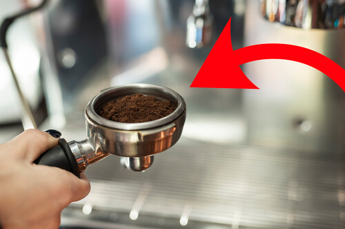 Si tienes café usado, no lo tires, hay un tesoro en casa: nueve formas de aprovecharlo