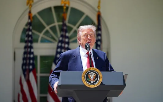 Trump no quita ‘el dedo del renglón’: ‘Cárteles gobiernan México’, insiste tras amenaza de ataques