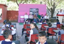 Benefician a más de mil 500 estudiantes con mobiliario escolar