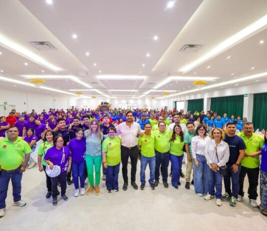 Felicitó Carlos Peña Ortiz a trabajadores en su convivio del Día del Trabajo
