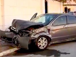 Aparatoso accidente deja daños en concurrida vialidad