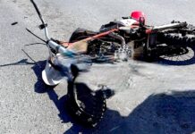 Auxilian a motociclista tras sufrir accidente esta delicado de salud