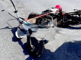 Auxilian a motociclista tras sufrir accidente esta delicado de salud