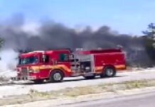 Bomberos acuden a sofocar incendio en pastizal que dejo daños materiales