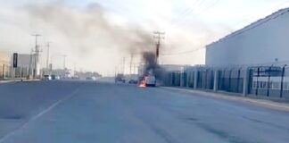 Bomberos sofocan incendio en unidad en parque industrial