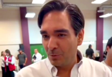 Carlos Peña Ortiz responde a críticas por cantar un corrido en evento del Día del Maestro