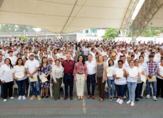 Mónica Villarreal reconoce labor de despicadoras con entrega de certificados de salud