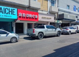 Se quedan sin luz varios negocios de la zona centro de Tampico
