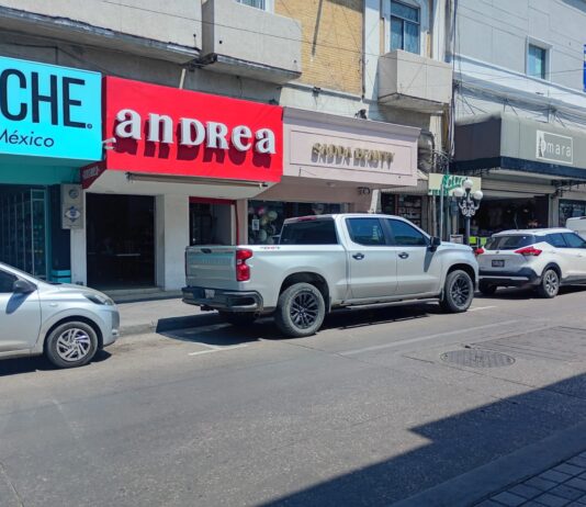 Se quedan sin luz varios negocios de la zona centro de Tampico