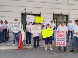 Marchan jubilados de CFE y PEMEX por el recorte a pensiones